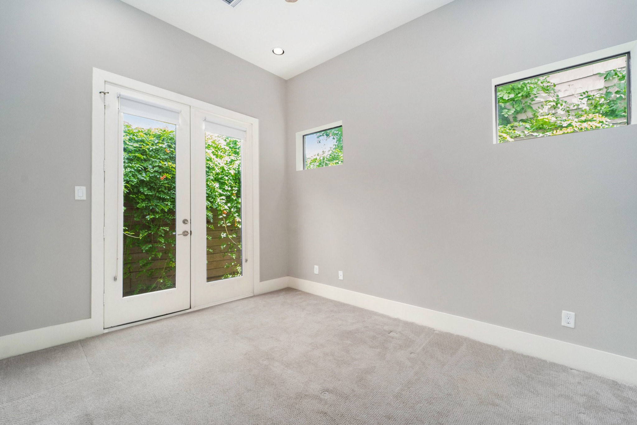 1507 Truxillo Street, Unit A Houston, TX 77004 - Photo 4 of 30 a view of an empty room with a window