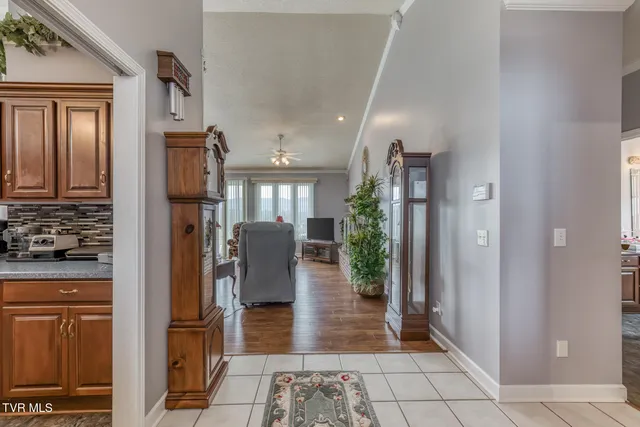 $649,900 | 229 Country Mdw Circle, Bristol, TN 37620