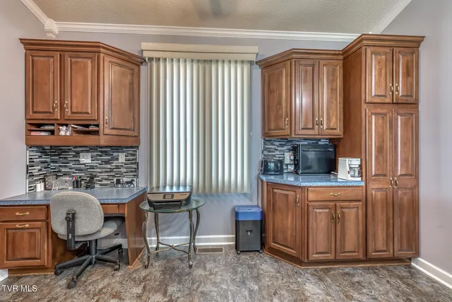 $649,900 | 229 Country Mdw Circle, Bristol, TN 37620