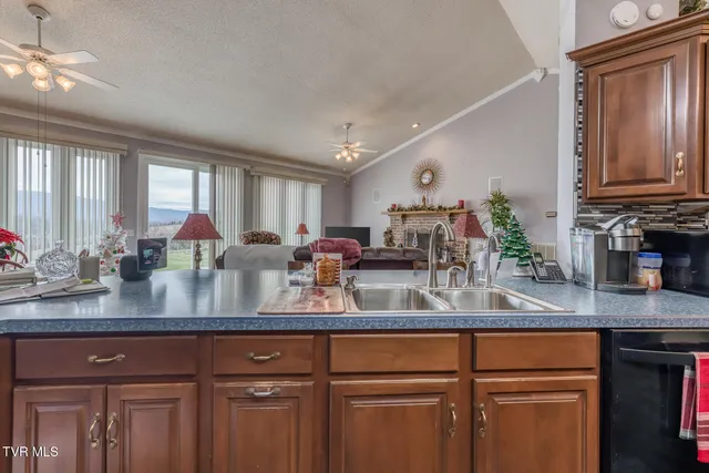 $649,900 | 229 Country Mdw Circle, Bristol, TN 37620