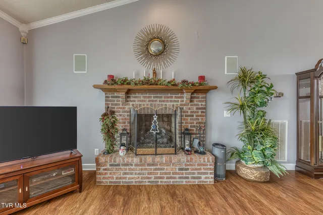 $649,900 | 229 Country Mdw Circle, Bristol, TN 37620