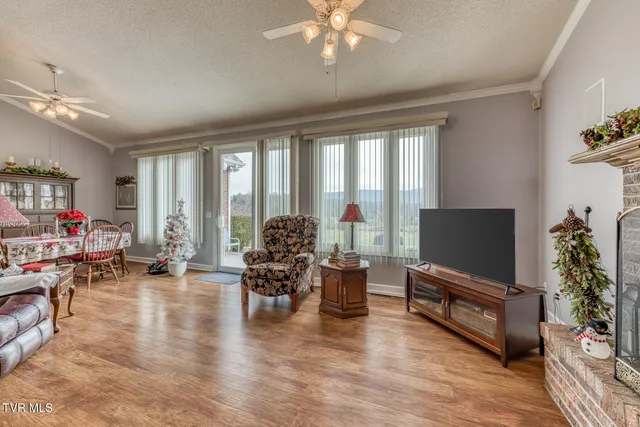 $649,900 | 229 Country Mdw Circle, Bristol, TN 37620