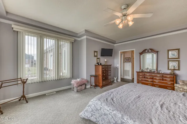 $649,900 | 229 Country Mdw Circle, Bristol, TN 37620