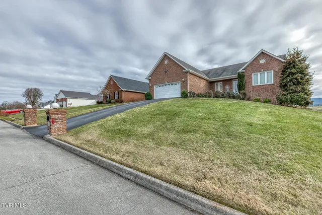 $649,900 | 229 Country Mdw Circle, Bristol, TN 37620