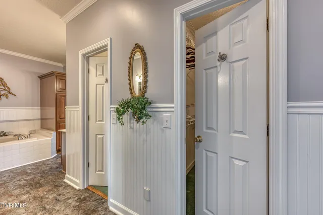 $649,900 | 229 Country Mdw Circle, Bristol, TN 37620