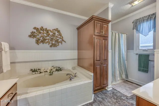 $649,900 | 229 Country Mdw Circle, Bristol, TN 37620