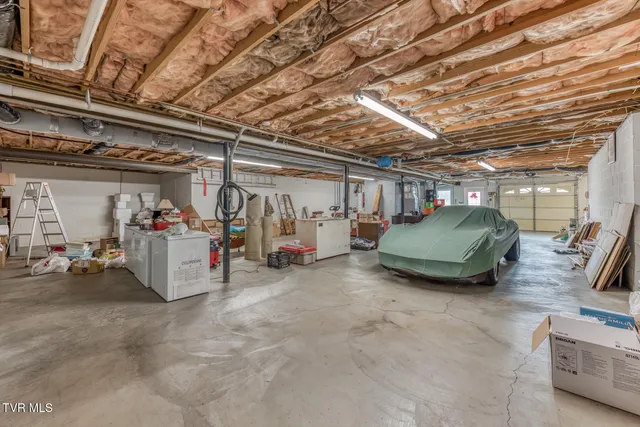 $649,900 | 229 Country Mdw Circle, Bristol, TN 37620