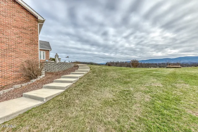 $649,900 | 229 Country Mdw Circle, Bristol, TN 37620