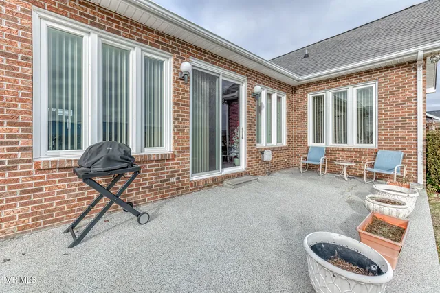 $649,900 | 229 Country Mdw Circle, Bristol, TN 37620