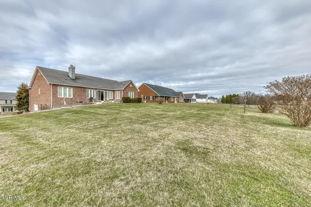$649,900 | 229 Country Mdw Circle, Bristol, TN 37620