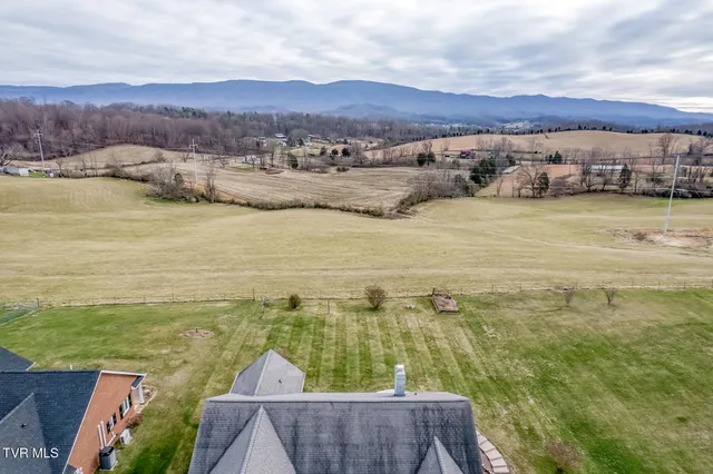 $649,900 | 229 Country Mdw Circle, Bristol, TN 37620