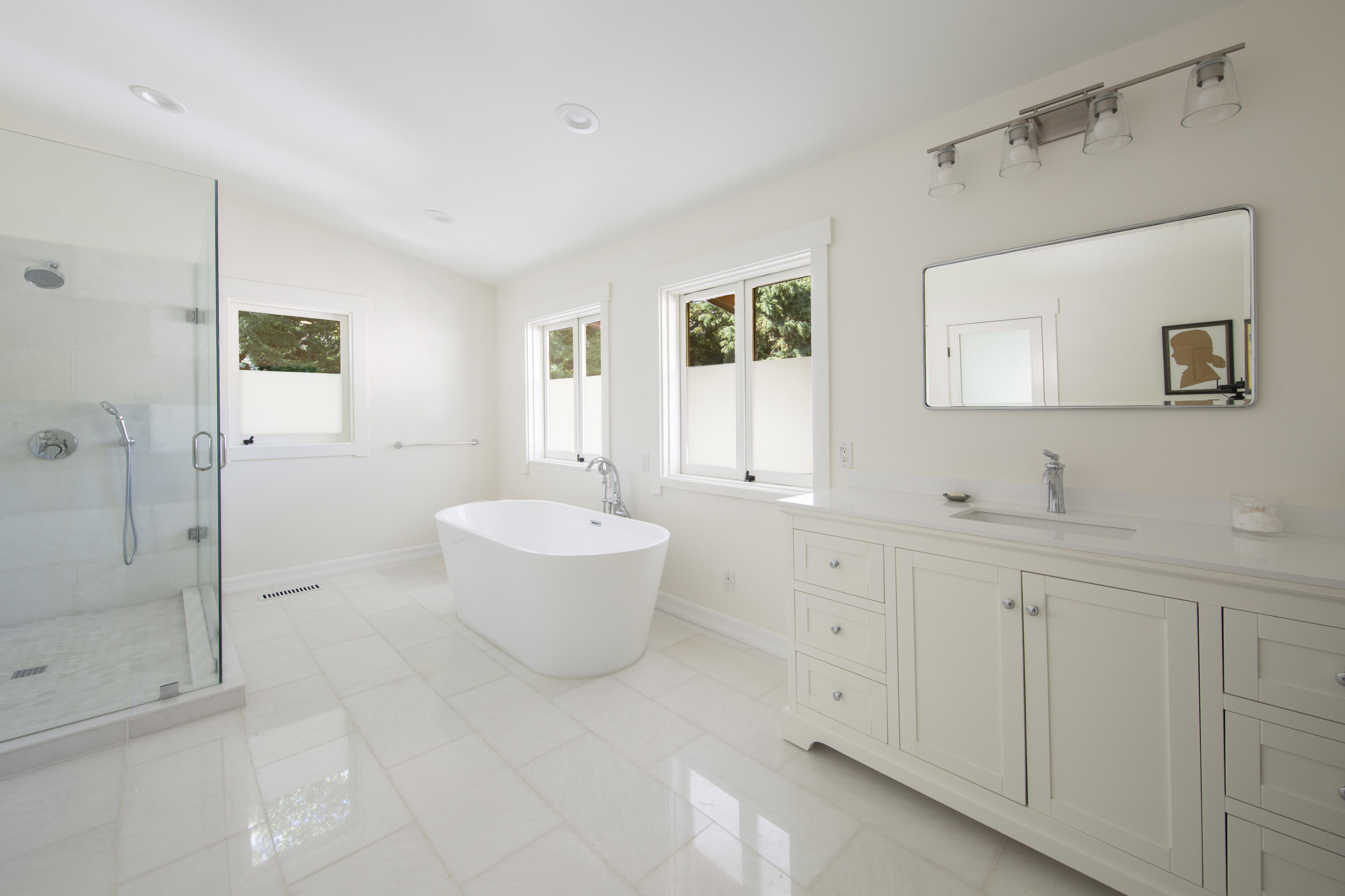 2815 East Valley Road Montecito, CA 93108 - Photo 11 of 30 Primary bathroom 1
