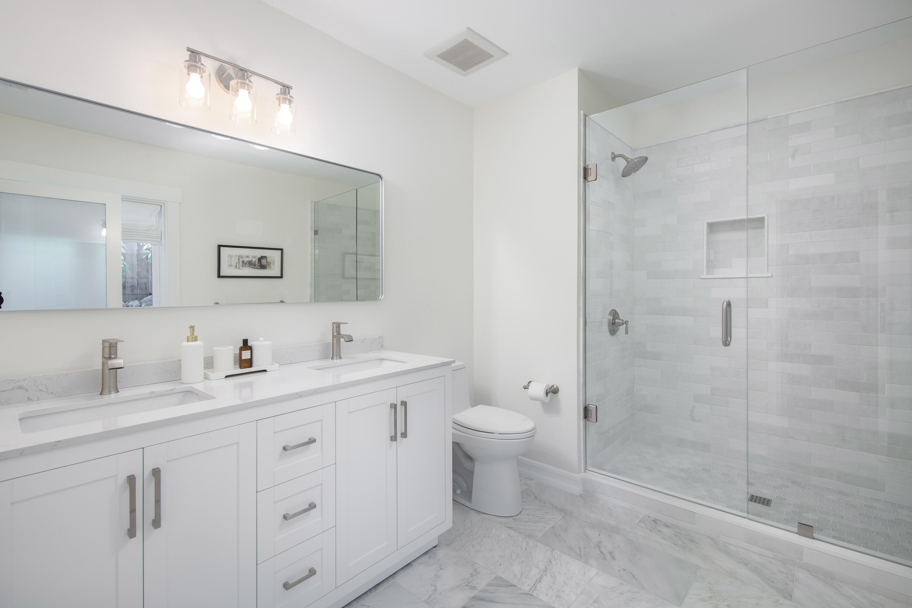 2815 East Valley Road Montecito, CA 93108 - Photo 15 of 30 Guest bathroom