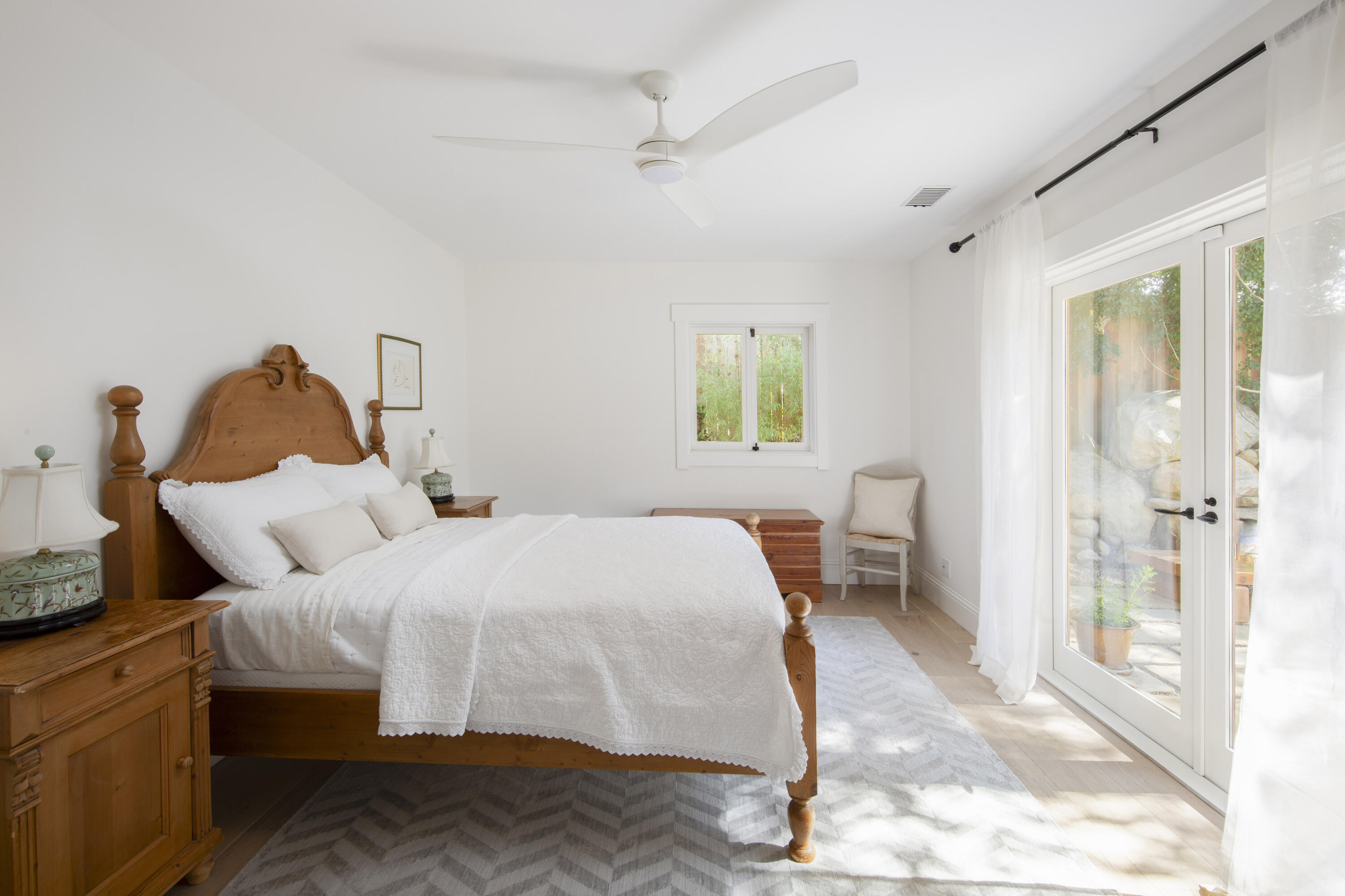 2815 East Valley Road Montecito, CA 93108 - Photo 16 of 30 Guest suite