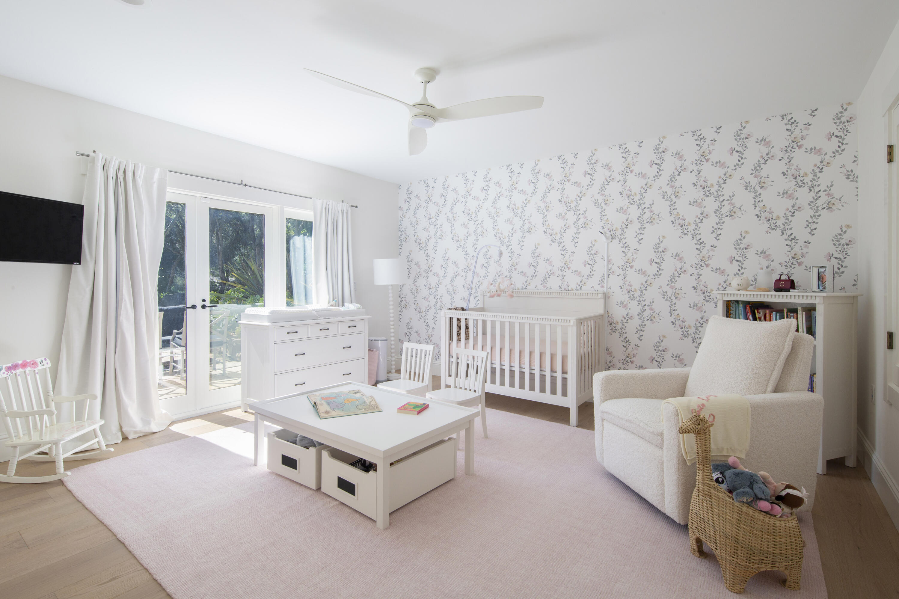 2815 East Valley Road Montecito, CA 93108 - Photo 17 of 30 Guest suite