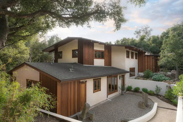 a house view with a outdoor space