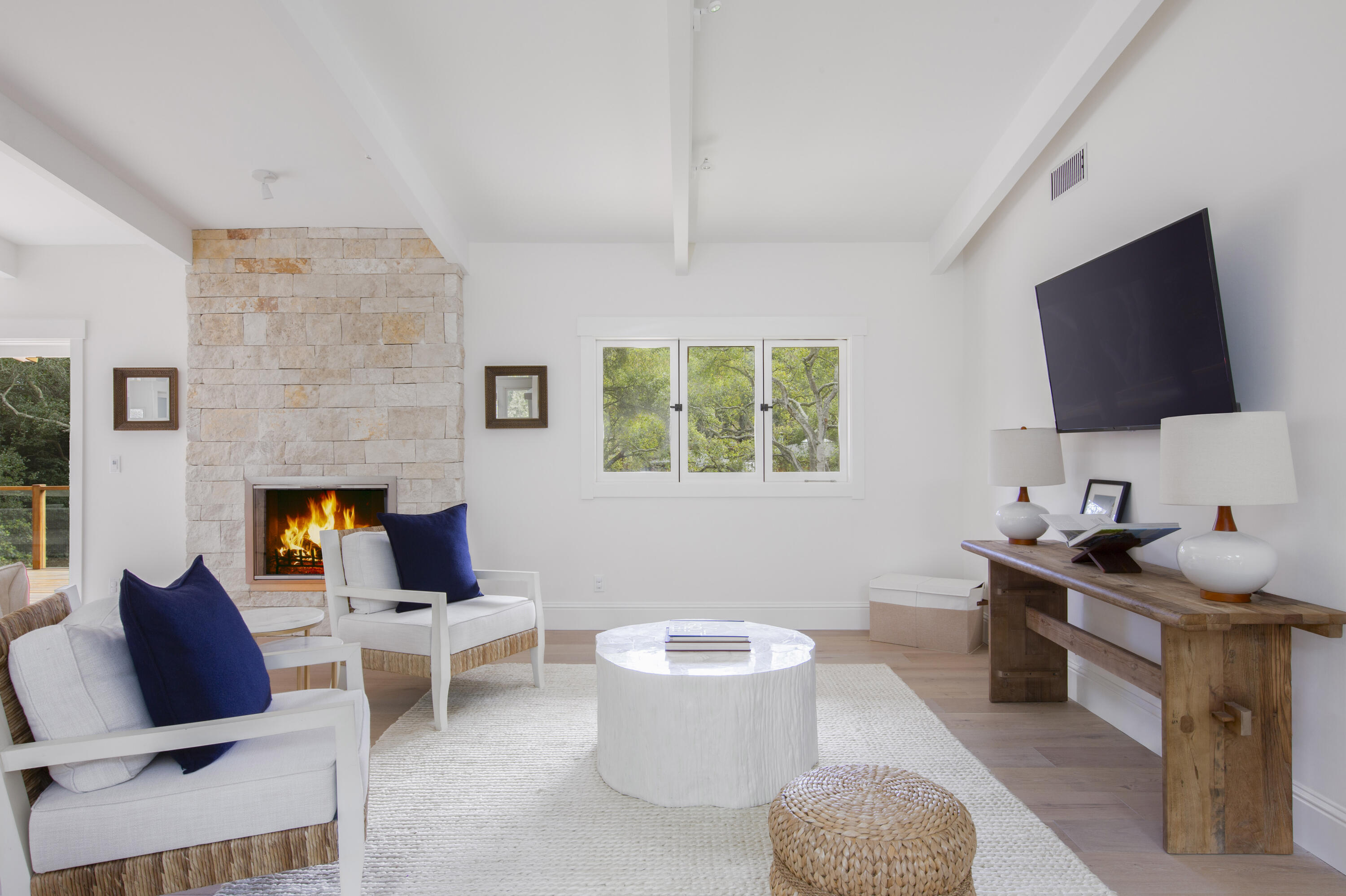 2815 East Valley Road Montecito, CA 93108 - Photo 9 of 30 Great room family room