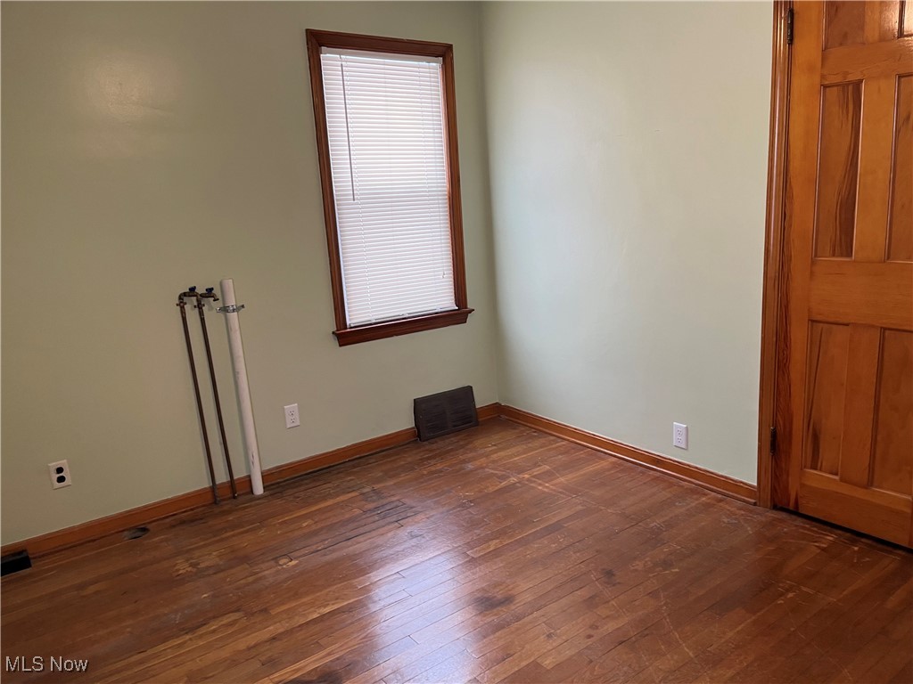 15405 Corkhill Road Maple Heights, OH 44137 - Photo 25 of 50 Another view of the back bedroom showing the window and closet