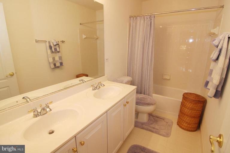 6252 Rolling Spring Court Springfield, VA 22152 - Photo 20 of 30 Bath #2
