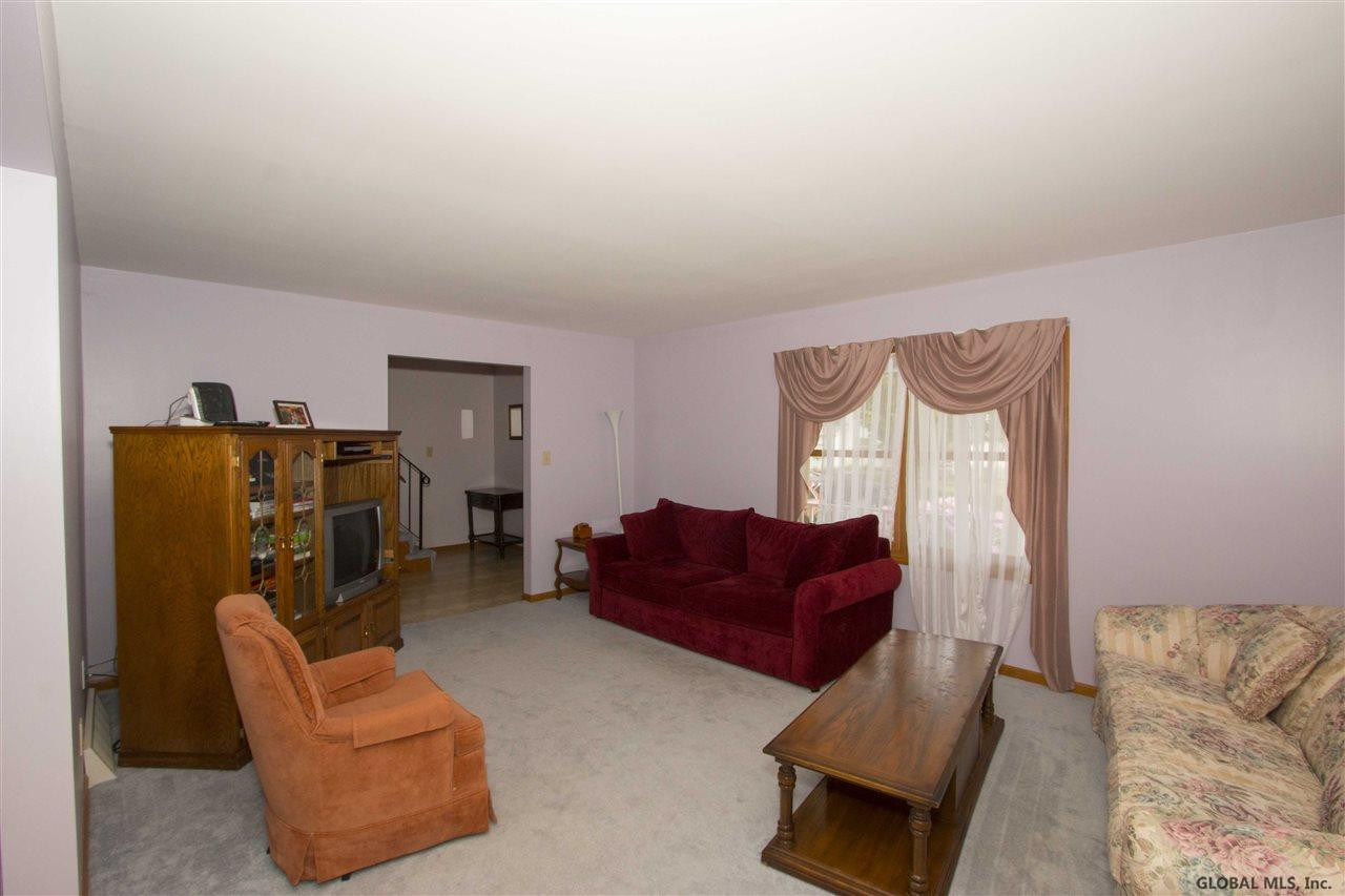 140 Country Walk Road Rotterdam, NY 12306 - Photo 4 of 25 Photo 4