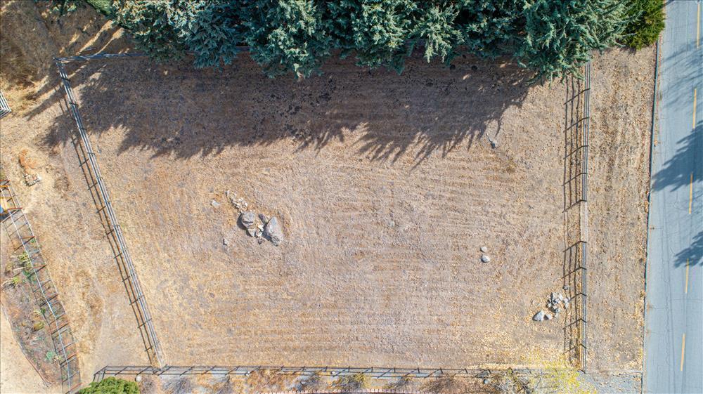 Arlington Place Tehachapi, CA 93561 - Photo 5 of 14 a view of a dry yard