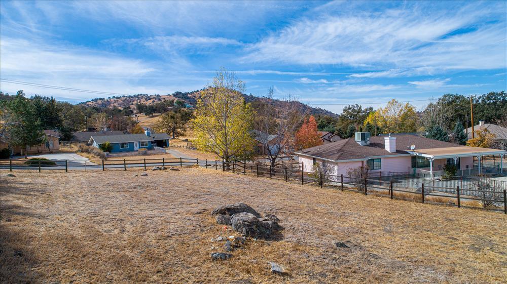 Arlington Place Tehachapi, CA 93561 - Photo 6 of 14 a view of a town with big houses