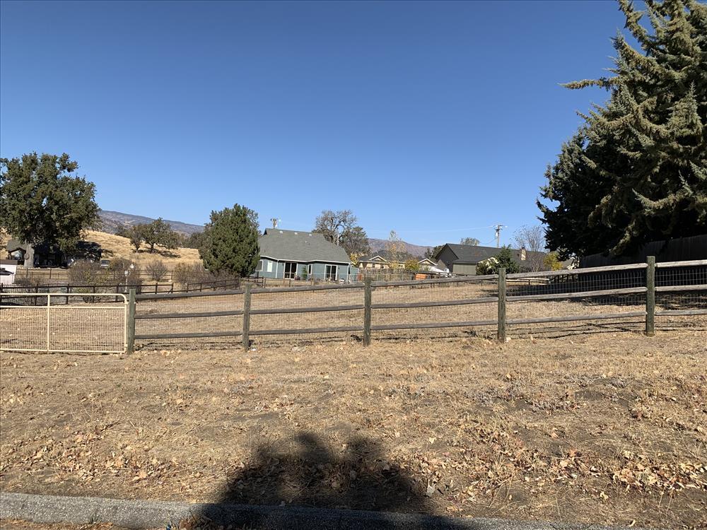 Arlington Place Tehachapi, CA 93561 - Photo 9 of 14 a view of a yard