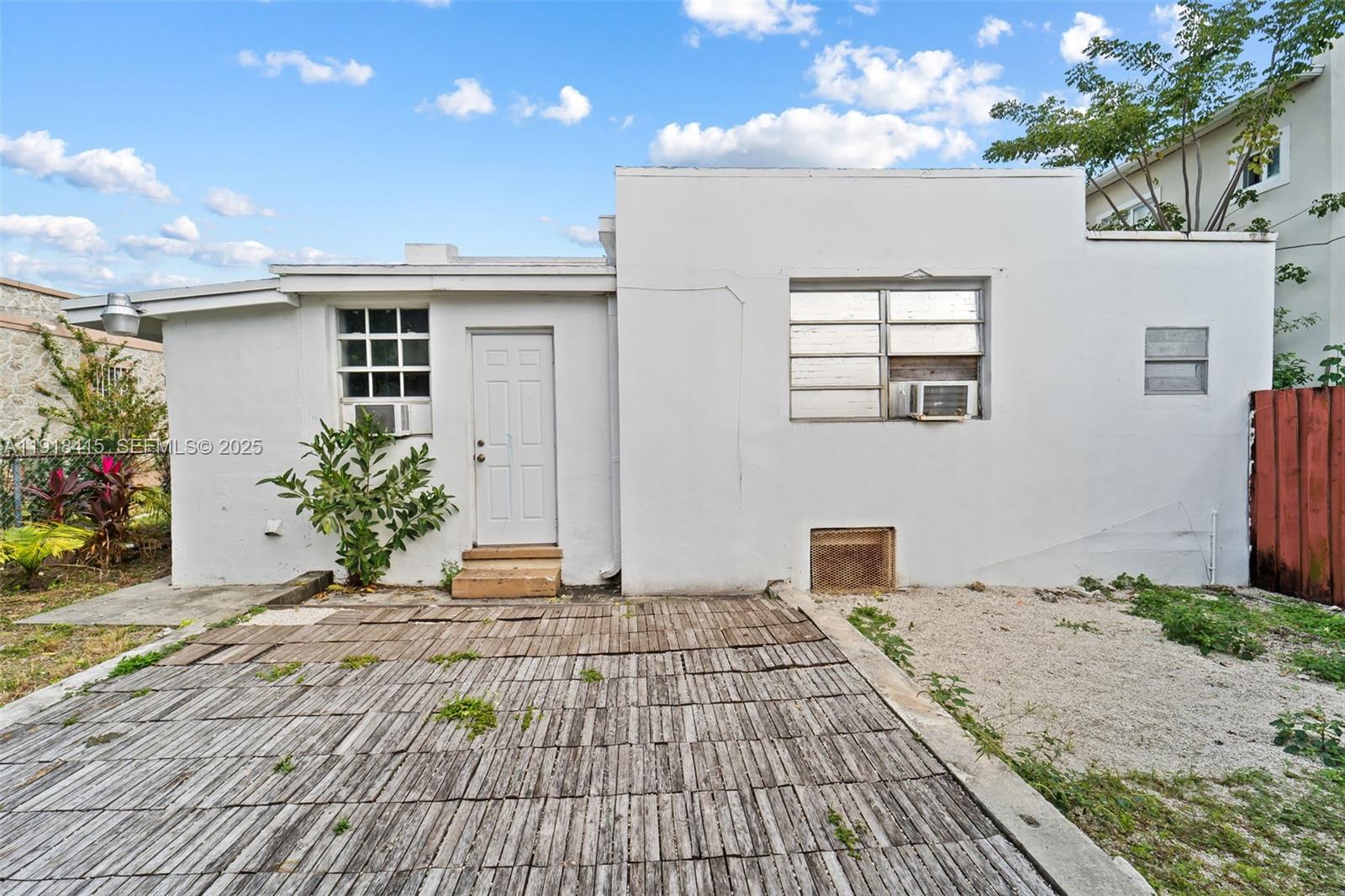 634 Southwest 10th Avenue Miami, FL 33130 - Photo 6 of 10 a front view of a house with garden