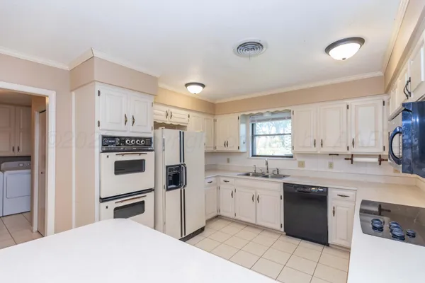 $299,900 | 410 Creekside Drive, Amarillo, TX 79124