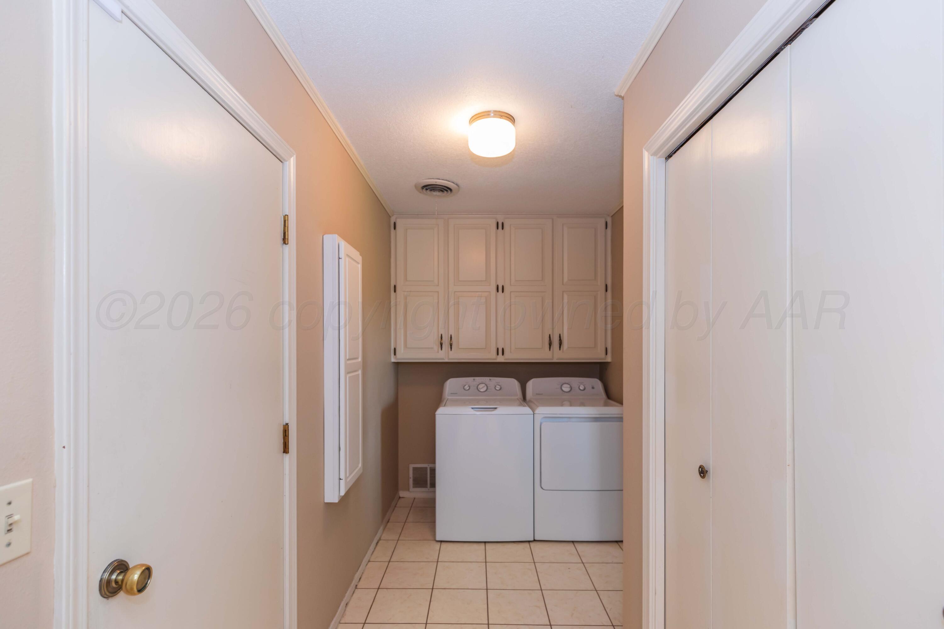410 Creekside Drive Amarillo, TX 79124 - Photo 20 of 46 a room with a washer and dryer