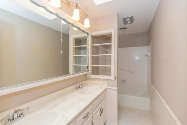 $299,900 | 410 Creekside Drive, Amarillo, TX 79124