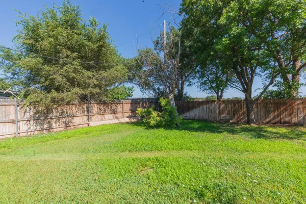 $299,900 | 410 Creekside Drive, Amarillo, TX 79124