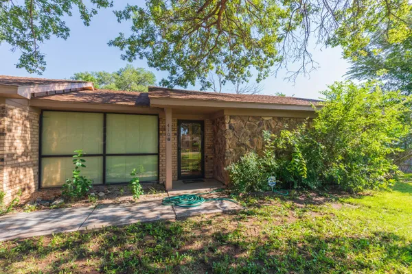 $299,900 | 410 Creekside Drive, Amarillo, TX 79124