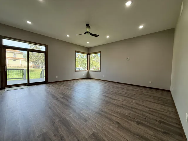 $419,900 | 1207 South Shore Drive, Worthington, MN 56187