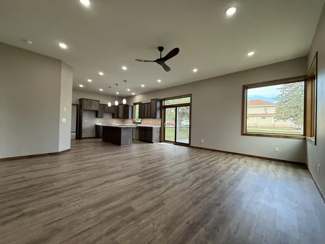 $419,900 | 1207 South Shore Drive, Worthington, MN 56187