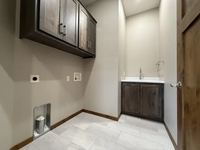 $419,900 | 1207 South Shore Drive, Worthington, MN 56187