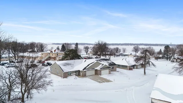 $419,900 | 1207 South Shore Drive, Worthington, MN 56187