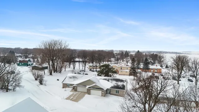 $419,900 | 1207 South Shore Drive, Worthington, MN 56187