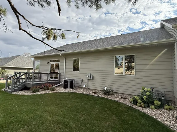 $409,000 | 1207 South Shore Drive, Worthington, MN 56187