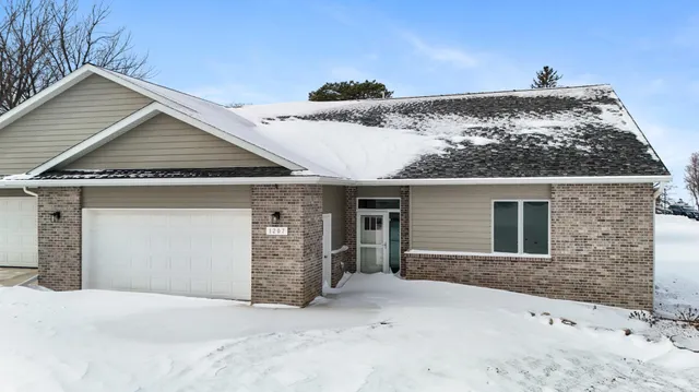 $419,900 | 1207 South Shore Drive, Worthington, MN 56187