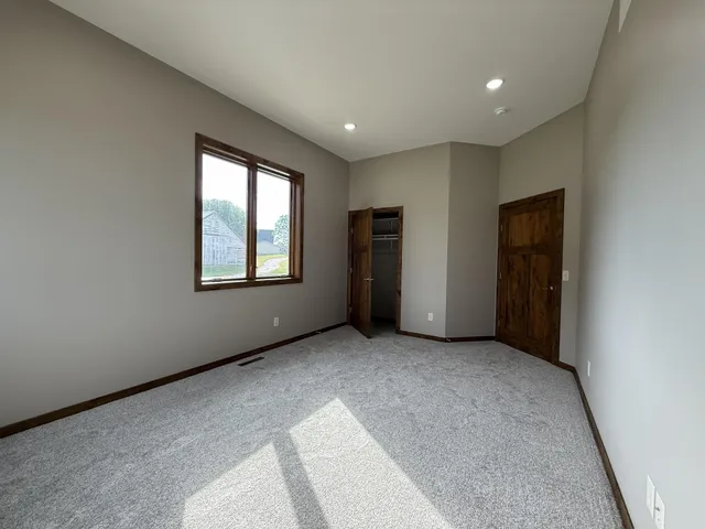 $419,900 | 1207 South Shore Drive, Worthington, MN 56187