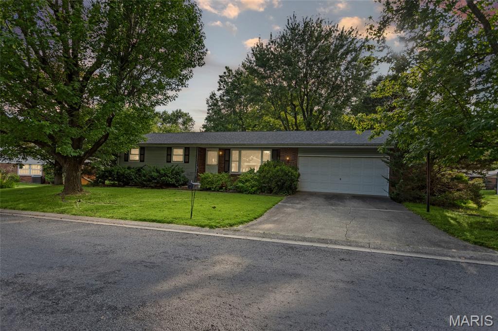 24 Cardinal Lane Highland, IL 62249 - Photo 1 of 34