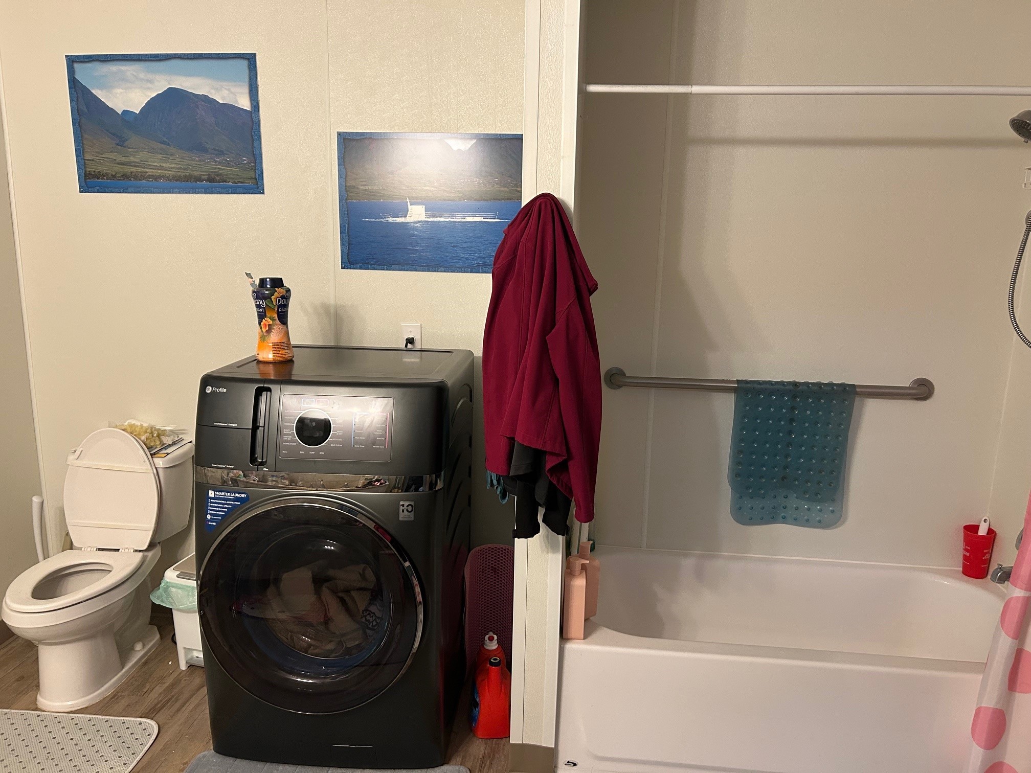 38094 Joe Loggins Road Hempstead, TX 77445 - Photo 28 of 32 a bathroom with a sink and a bathtub