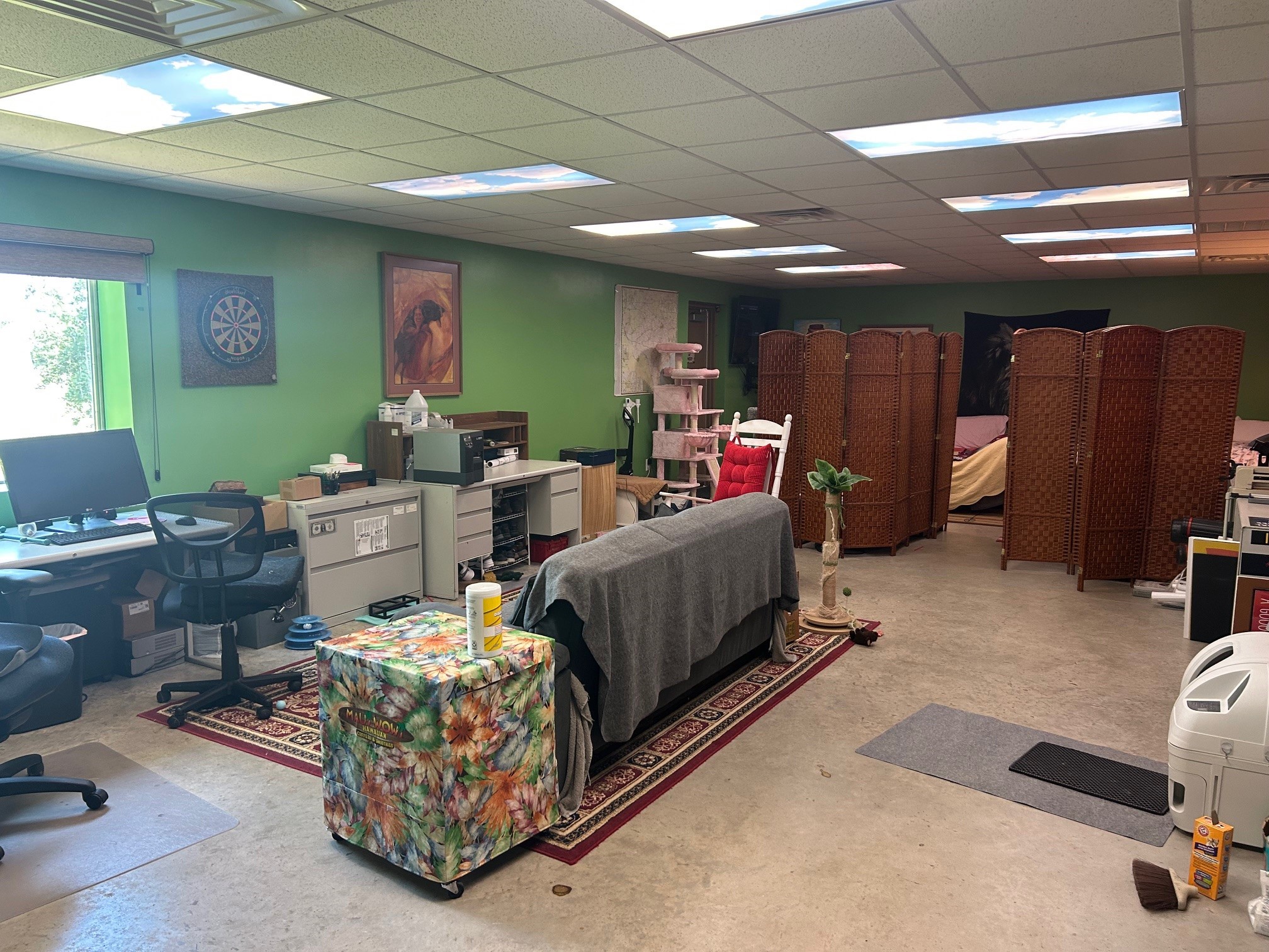 38094 Joe Loggins Road Hempstead, TX 77445 - Photo 29 of 32 a living room with furniture gym equipment and a window