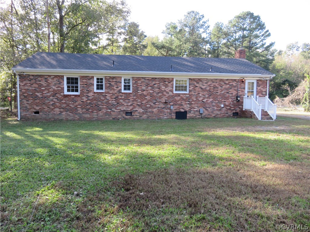 8573 Strath Road Henrico, VA 23231 - Photo 6 of 37 a front view of a house with a garden