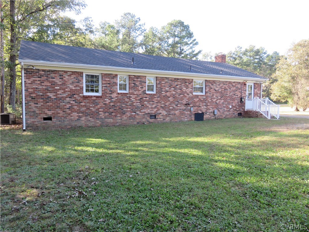 8573 Strath Road Henrico, VA 23231 - Photo 7 of 37 a front view of a house with a garden