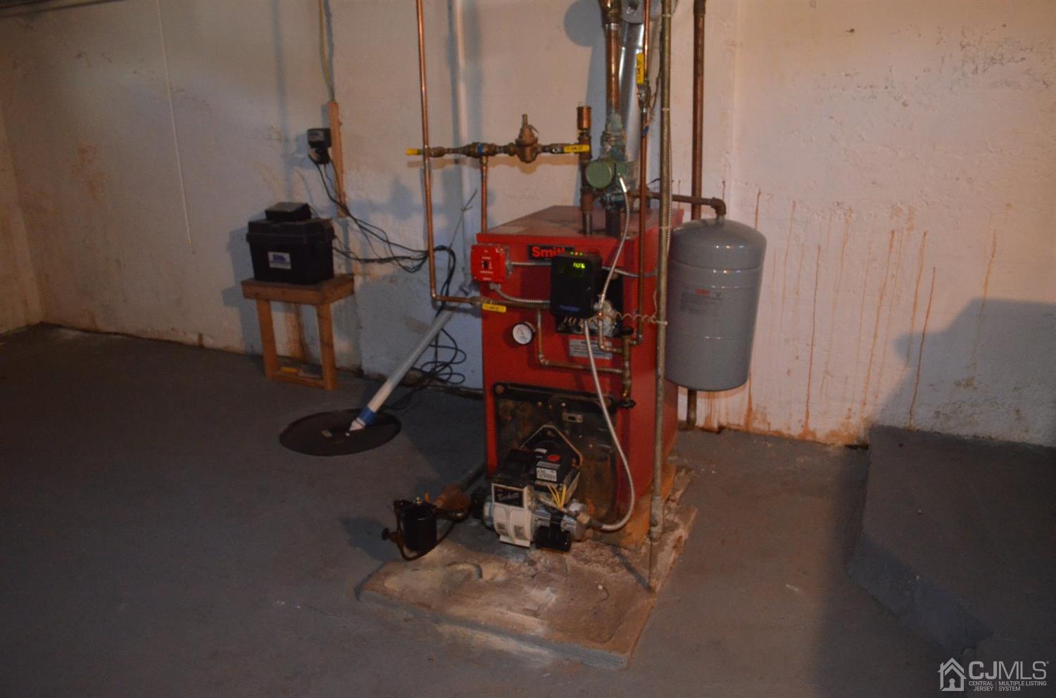 75 West Hill Road Colonia, NJ 07067 - Photo 33 of 35 a view of a room with gym equipment