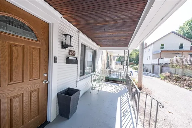 $158,000 | 634 1/2 5th Avenue, Coraopolis, PA 15108