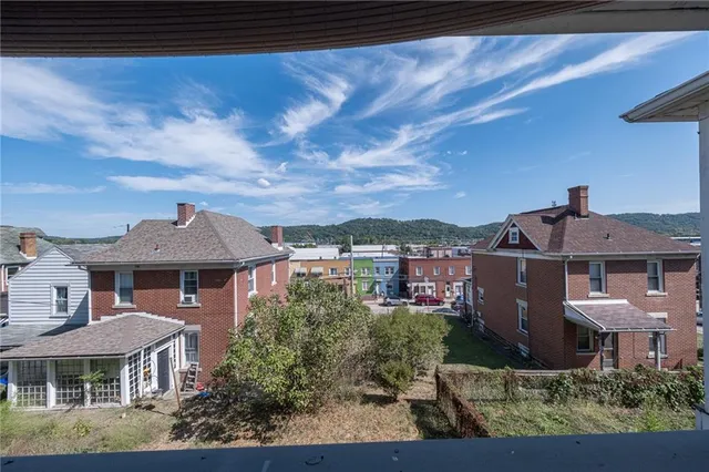 $158,000 | 634 1/2 5th Avenue, Coraopolis, PA 15108