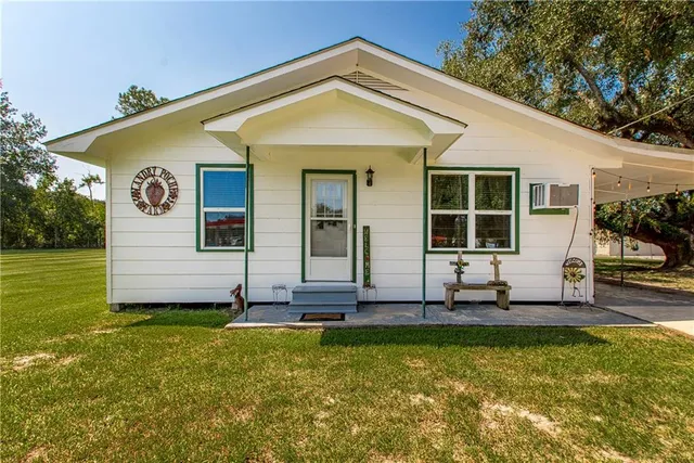 $299,000 | 26820 Highway 42, Springfield, LA 70462